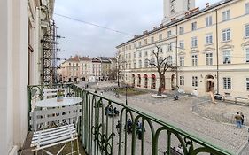 Rynok Square Apartment With Balcony